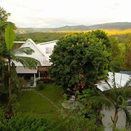 Le Medinilla Bed and Breakfast Bras-Panon Exteriör bild