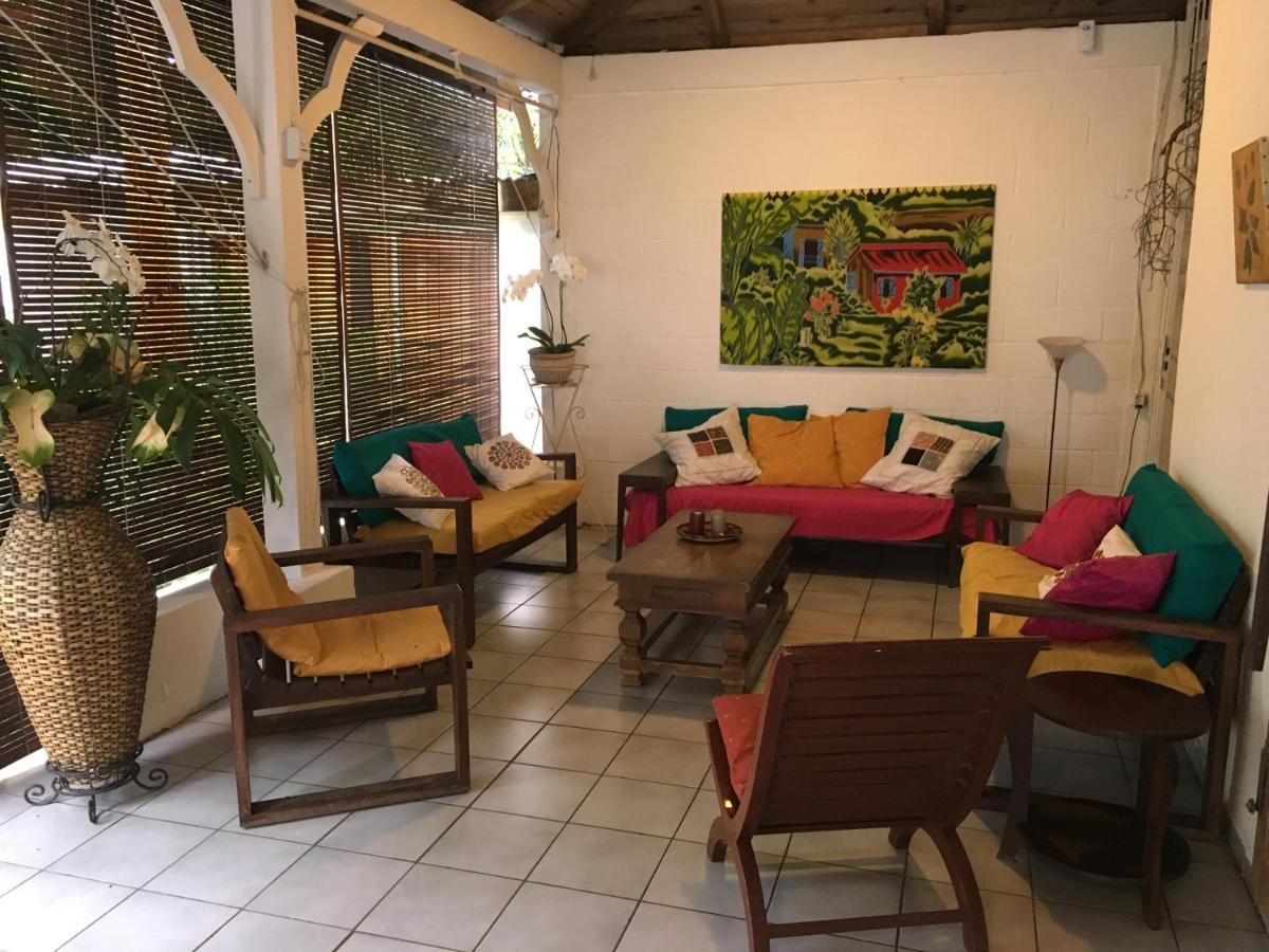 Le Medinilla Bed and Breakfast Bras-Panon Exteriör bild